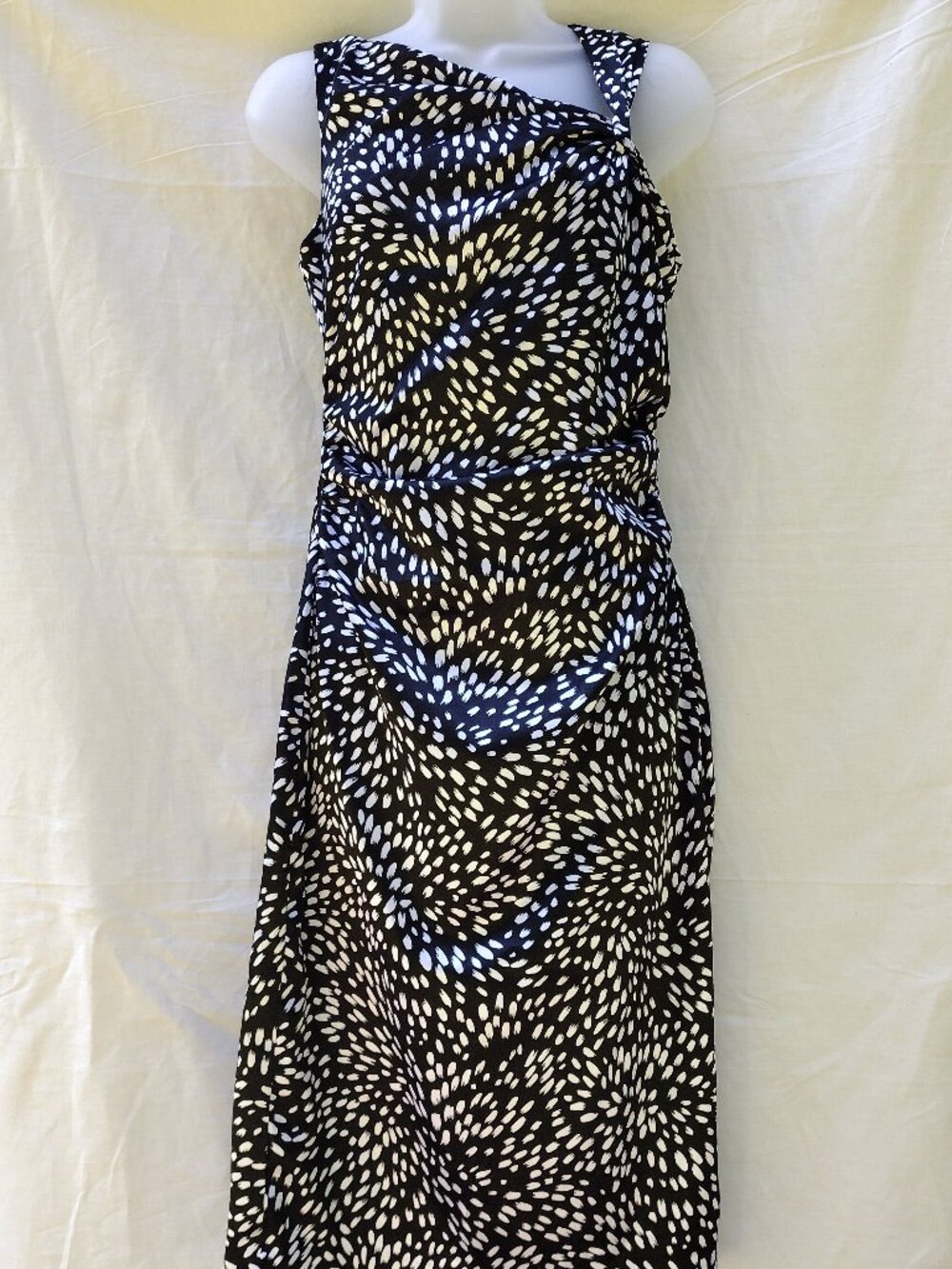 Maggy London Size 6 Black White Abstract Print Sheath Sleeveless Midi Dress